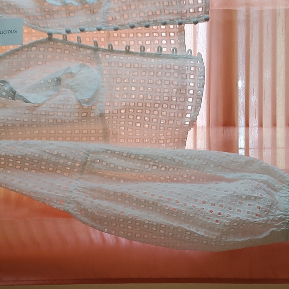 Hot & Delicious white eyelet top - Picture 3 of 4